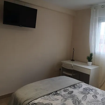 Affittacamere Mari En La Laguna, Alquiler Privada En Hostal, 6 Cerca De La Universidad Y Aeropuerto Norte, 3 Banos Compartidos La Laguna (Tenerife)