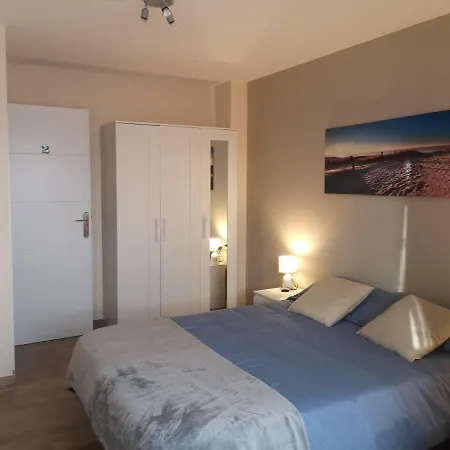 Mari En La Laguna, Alquiler Privada En Hostal, 6 Cerca De La Universidad Y Aeropuerto Norte, 3 Banos Compartidos * La Laguna (Tenerife)