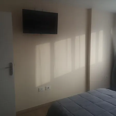 Mari En La Laguna, Alquiler Privada En Hostal, 6 Cerca De La Universidad Y Aeropuerto Norte, 3 Banos Compartidos Affittacamere La Laguna (Tenerife)
