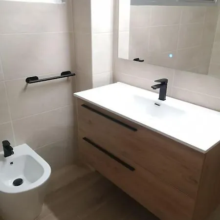 Affittacamere Mari En La Laguna, Alquiler Privada En Hostal, 6 Cerca De La Universidad Y Aeropuerto Norte, 3 Banos Compartidos La Laguna (Tenerife)
