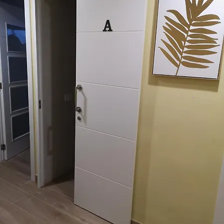 Mari En La Laguna, Alquiler Privada En Hostal, 6 Cerca De La Universidad Y Aeropuerto Norte, 3 Banos Compartidos Affittacamere La Laguna (Tenerife)