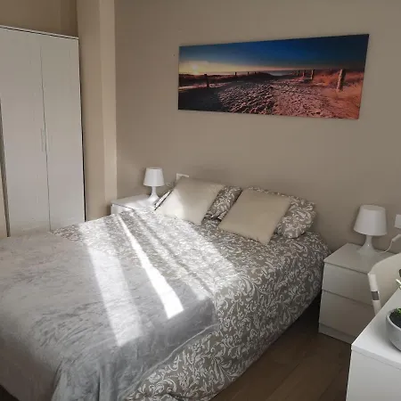Mari En La Laguna, Alquiler Habitación Privada En Hostal, 6 Cerca De La Universidad Y Aeropuerto Norte, 3 Baños Compartidos