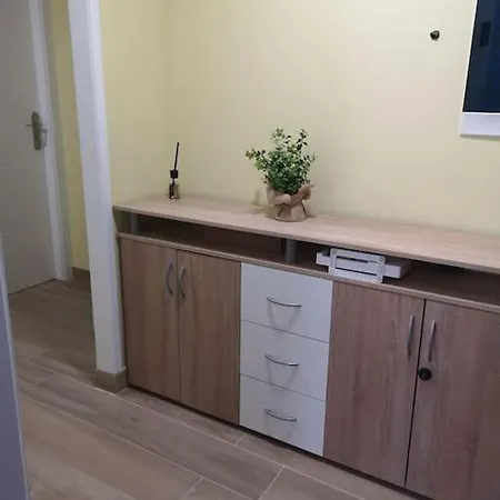 Mari En La Laguna, Alquiler Habitación Privada En Hostal, 6 Cerca De La Universidad Y Aeropuerto Norte, 3 Baños Compartidos