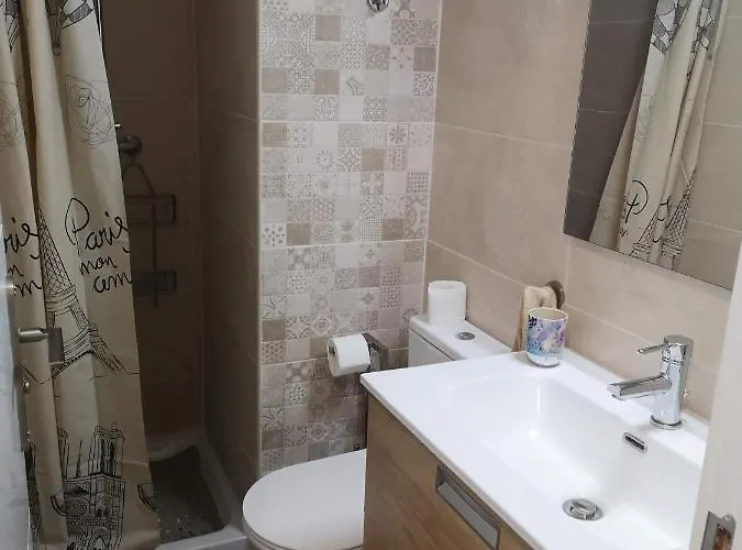 Mari En La Laguna, Alquiler Habitación Privada En Hostal, 6 Cerca De La Universidad Y Aeropuerto Norte, 3 Baños Compartidos