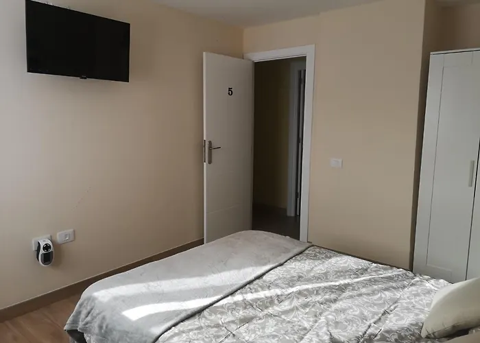 Mari En La Laguna, Alquiler Habitación Privada En Hostal, 6 Cerca De La Universidad Y Aeropuerto Norte, 3 Baños Compartidos *