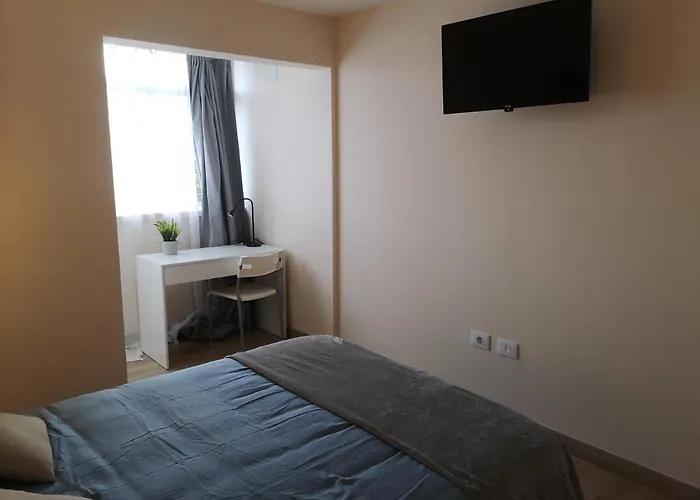 Mari En La Laguna, Alquiler Habitación Privada En Hostal, 6 Cerca De La Universidad Y Aeropuerto Norte, 3 Baños Compartidos