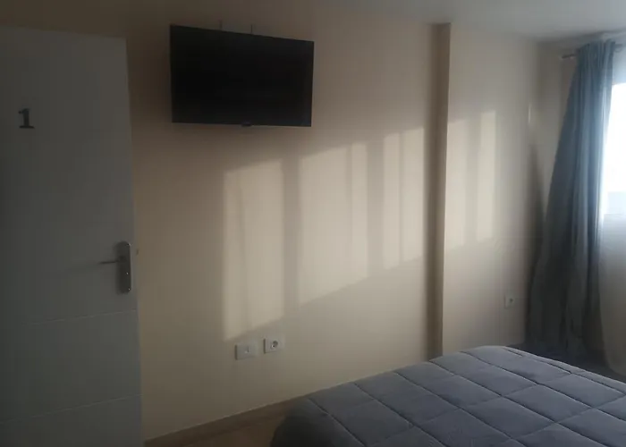 Mari En La Laguna, Alquiler Habitación Privada En Hostal, 6 Cerca De La Universidad Y Aeropuerto Norte, 3 Baños Compartidos Casa de hóspedes La Laguna (Tenerife)