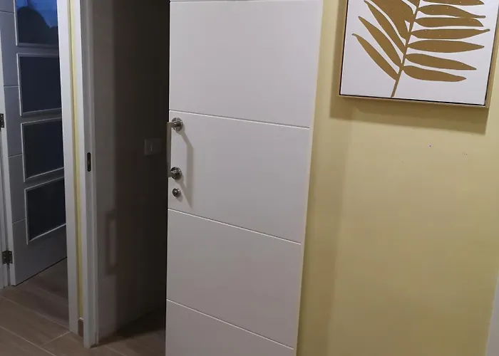 Mari En La Laguna, Alquiler Privada En Hostal, 6 Cerca De La Universidad Y Aeropuerto Norte, 3 Banos Compartidos Affittacamere La Laguna (Tenerife)