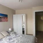 Mari En La Laguna, Alquiler Privada En Hostal, 6 Cerca De La Universidad Y Aeropuerto Norte, 3 Banos Compartidos Penzion