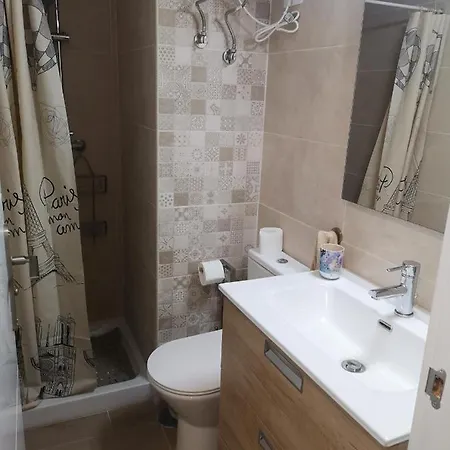 Mari En La Laguna, Alquiler Habitación Privada En Hostal, 6 Cerca De La Universidad Y Aeropuerto Norte, 3 Baños Compartidos