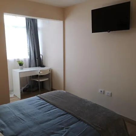 Mari En La Laguna, Alquiler Habitación Privada En Hostal, 6 Cerca De La Universidad Y Aeropuerto Norte, 3 Baños Compartidos