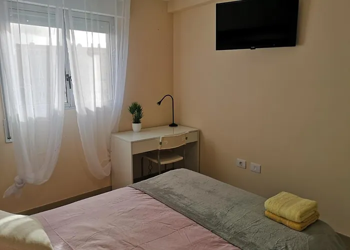 Mari En La Laguna, Alquiler Privada En Hostal, 6 Cerca De La Universidad Y Aeropuerto Norte, 3 Banos Compartidos Maison d'hôtes