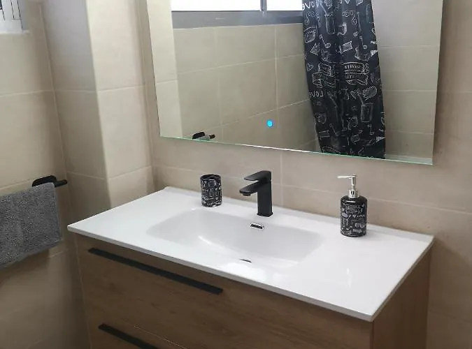 Maison d'hôtes Mari En La Laguna, Alquiler Privada En Hostal, 6 Cerca De La Universidad Y Aeropuerto Norte, 3 Banos Compartidos