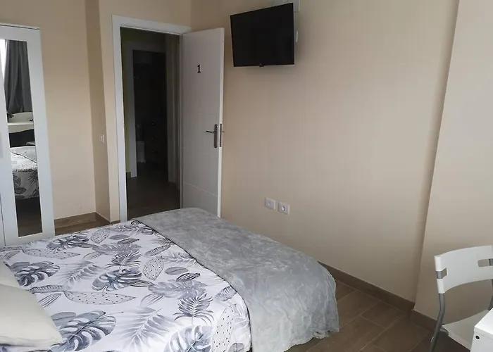 Maison d'hôtes Mari En La Laguna, Alquiler Privada En Hostal, 6 Cerca De La Universidad Y Aeropuerto Norte, 3 Banos Compartidos *