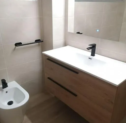 Maison d'hôtes Mari En La Laguna, Alquiler Privada En Hostal, 6 Cerca De La Universidad Y Aeropuerto Norte, 3 Banos Compartidos La Laguna (Tenerife)