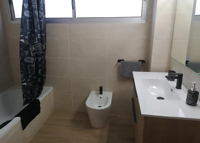 Mari En La Laguna, Alquiler Privada En Hostal, 6 Cerca De La Universidad Y Aeropuerto Norte, 3 Banos Compartidos