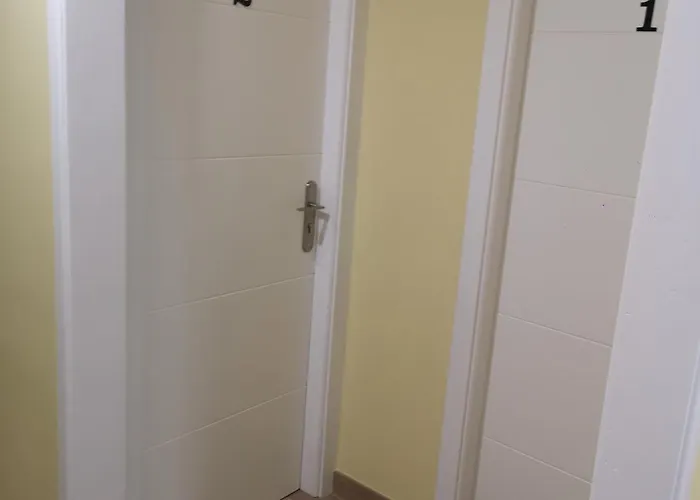 Maison d'hôtes Mari En La Laguna, Alquiler Privada En Hostal, 6 Cerca De La Universidad Y Aeropuerto Norte, 3 Banos Compartidos *