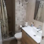 Mari En La Laguna, Alquiler Privada En Hostal, 6 Cerca De La Universidad Y Aeropuerto Norte, 3 Banos Compartidos