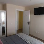 Mari En La Laguna, Alquiler Privada En Hostal, 6 Cerca De La Universidad Y Aeropuerto Norte, 3 Banos Compartidos San Cristóbal de La Laguna