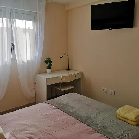 Mari En La Laguna, Alquiler Privada En Hostal, 6 Cerca De La Universidad Y Aeropuerto Norte, 3 Banos Compartidos Πανσιόν