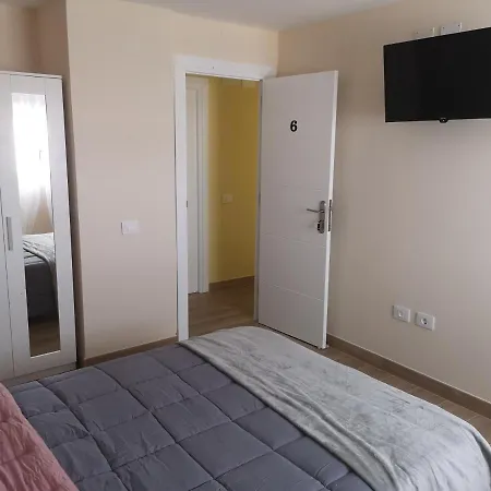 Πανσιόν Mari En La Laguna, Alquiler Privada En Hostal, 6 Cerca De La Universidad Y Aeropuerto Norte, 3 Banos Compartidos