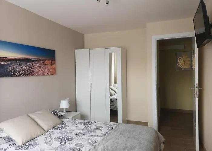 Mari En La Laguna, Alquiler Privada En Hostal, 6 Cerca De La Universidad Y Aeropuerto Norte, 3 Banos Compartidos Pensjonat